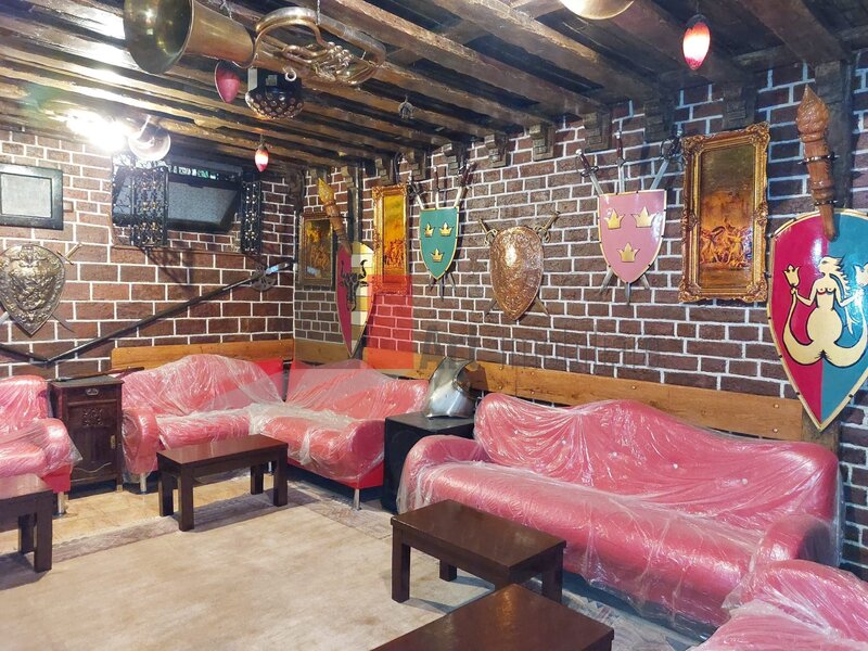 Amzei, spatiul Mezepoka, spatiu comercial in acte, intrare separata, 82 mp.